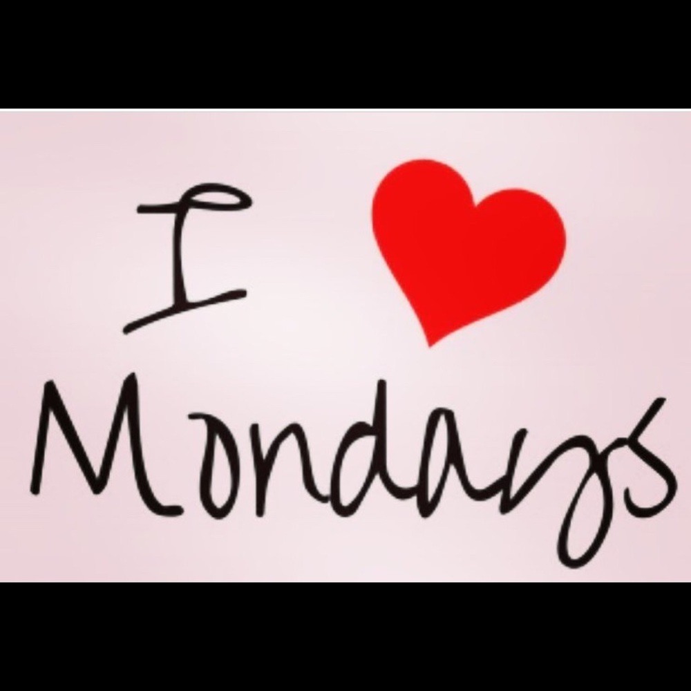 My favorite day of the week is Monday ♥️ Monday ♥️💃🏽 Pahdah so good to me 🌹🎁